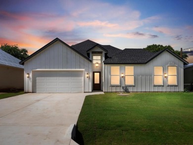 Lake Home Sale Pending in Granbury, Texas