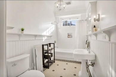 Step into a piece of Racine history with this stunning Queen - photo 25