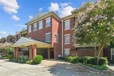 Lake Pontchartrain Condo For Sale in Metairie Louisiana