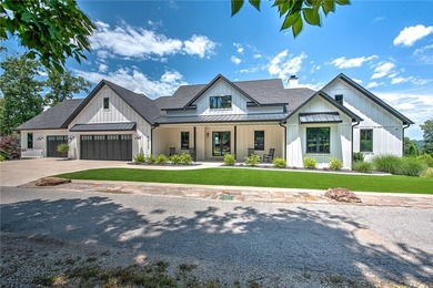 Experience lakefront living in this 2024 custom Beaver Lake - photo 2