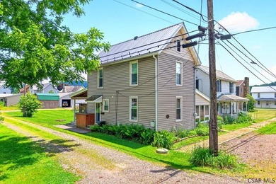 Welcome to this charming 2 bedroom 1 full bath home nestled in - photo 2