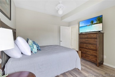 Welcome to Monarch Cove, where this fully furnished, top-floor - photo 11