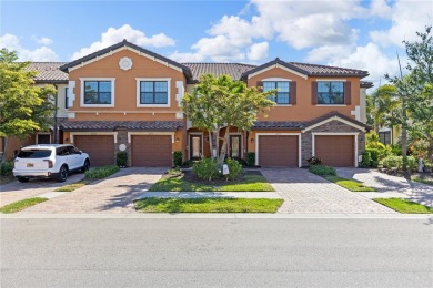 Lake Townhome/Townhouse For Sale in Venice, Florida