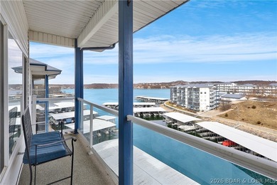 Welcome to Monarch Cove, where this fully furnished, top-floor - photo 29