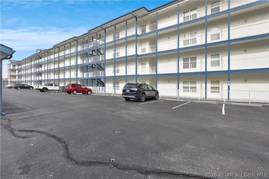 Welcome to Monarch Cove, where this fully furnished, top-floor - photo 31