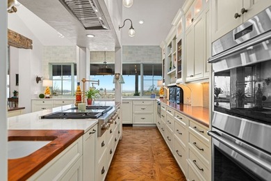French Country Elegance in the Texas Hill Country. Set on 56.02 - photo 20