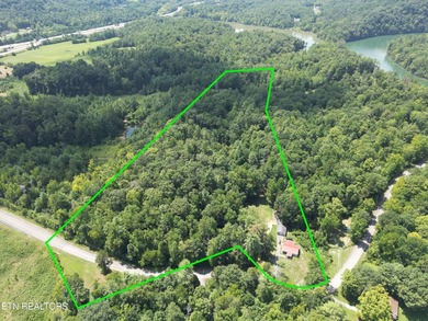Price improvement! MOTIVATED SELLER! Peaceful farm living with - photo 3