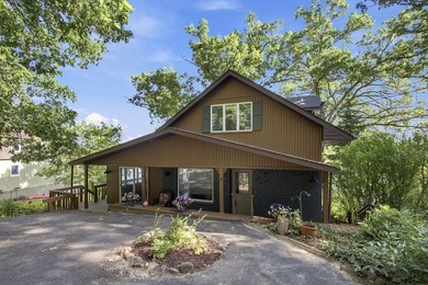 YOUR OWN LAKEFRONT SANCTUARY! Offering a much sought after - photo 6