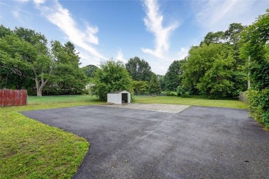 Step in and discover this expansive and beautiful with features - photo 11