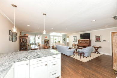 Lake front living in a low maintenance condo, that comes with - photo 12