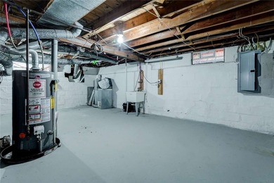 Step in and discover this expansive and beautiful with features - photo 20