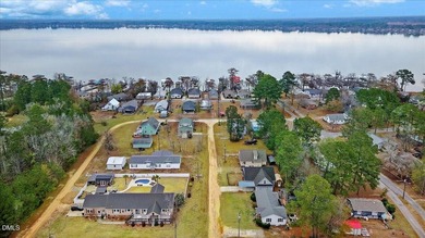 Discover lake living in this delightful, 4 bedroom, 2 bathroom - photo 3