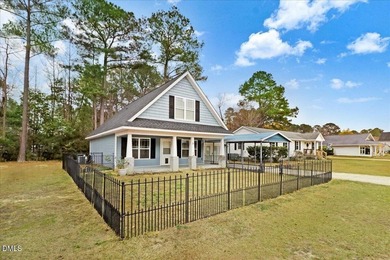 Discover lake living in this delightful, 4 bedroom, 2 bathroom - photo 5
