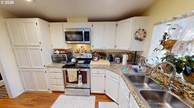 An updated and well cared for spacious manufactured home - photo 12