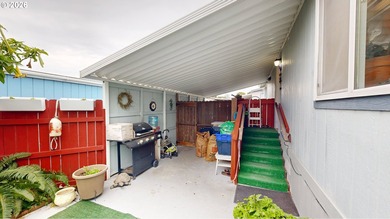 An updated and well cared for spacious manufactured home - photo 21