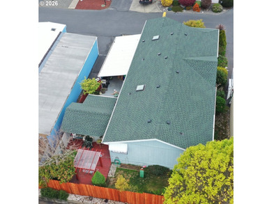 An updated and well cared for spacious manufactured home - photo 26