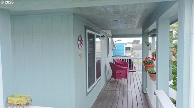 An updated and well cared for spacious manufactured home - photo 28