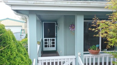 An updated and well cared for spacious manufactured home - photo 30