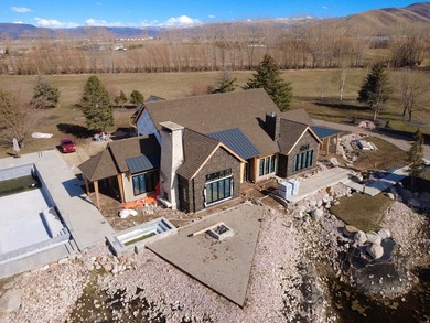 This Beautiful Property is minutes from downtown Midway, and - photo 4