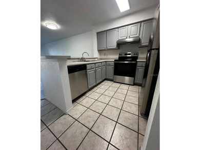 Disponible Beautifully first floor Condo unit with new - photo 11