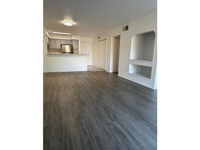 Disponible Beautifully first floor Condo unit with new - photo 12