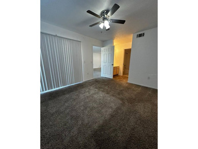 Disponible Beautifully first floor Condo unit with new - photo 14
