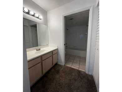 Disponible Beautifully first floor Condo unit with new - photo 15