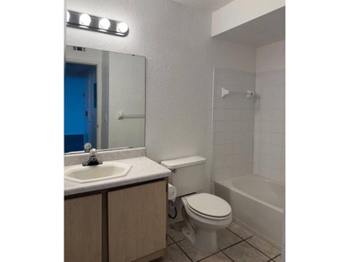 Disponible Beautifully first floor Condo unit with new - photo 17