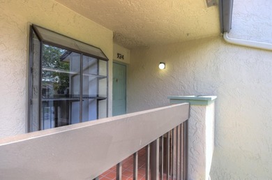 Reduced* Lakefront Penthouse w/ Vaulted Ceilings & Laminate - photo 8