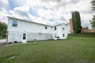 Welcome home to this spacious and well-maintained 3 bedroom, 3 - photo 7