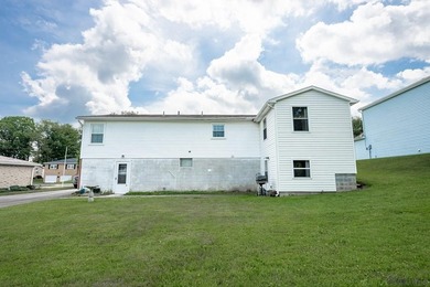 Welcome home to this spacious and well-maintained 3 bedroom, 3 - photo 8