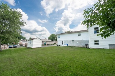 Welcome home to this spacious and well-maintained 3 bedroom, 3 - photo 9