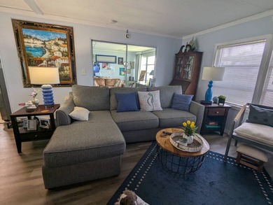 Welcome home to this beautiful unfurnished 2 bdrm 2 bath Double - photo 13