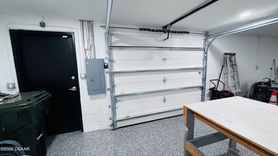 Excellent central location! Versatile 1,500 SF commercial - photo 14