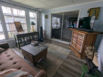 Welcome home to this beautiful unfurnished 2 bdrm 2 bath Double - photo 15
