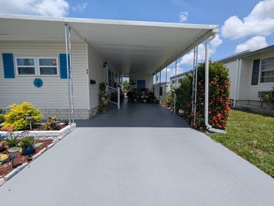 Welcome home to this beautiful unfurnished 2 bdrm 2 bath Double - photo 27