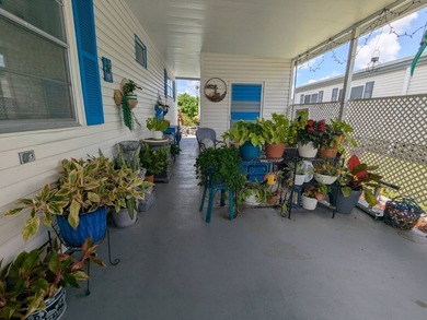 Welcome home to this beautiful unfurnished 2 bdrm 2 bath Double - photo 30