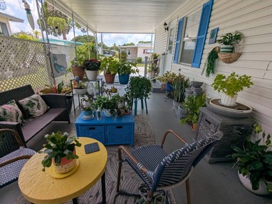 Welcome home to this beautiful unfurnished 2 bdrm 2 bath Double - photo 32