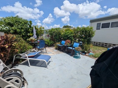 Welcome home to this beautiful unfurnished 2 bdrm 2 bath Double - photo 36