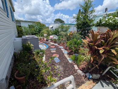 Welcome home to this beautiful unfurnished 2 bdrm 2 bath Double - photo 38