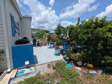 Welcome home to this beautiful unfurnished 2 bdrm 2 bath Double - photo 40