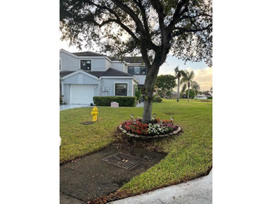 (private lake, pond, coastal) Townhome/Townhouse For Sale in Tamarac Florida