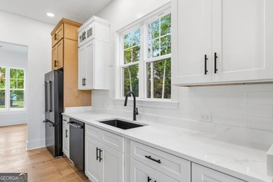 STUNNING Lake Sinclair New Construction in a super convenient - photo 17
