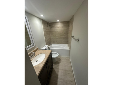 Beautiful and spacious completly renovated tenant occupied - photo 2