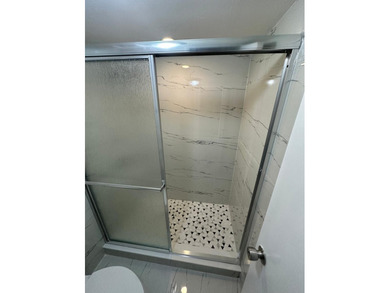 Beautiful and spacious completly renovated tenant occupied - photo 7