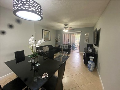 Beautiful and spacious completly renovated tenant occupied - photo 10