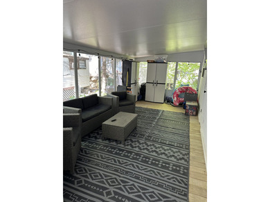 Well maintained cottage, 2 bedrooms, 1 bath, new deck & - photo 1