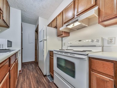 Welcome to this 1 bedroom condo nestled in the heart of private - photo 20