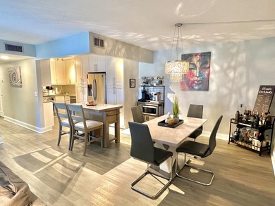Perfectly located in the heart of West Palm Beach, this spacious - photo 1