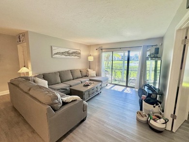 Perfectly located in the heart of West Palm Beach, this spacious - photo 4